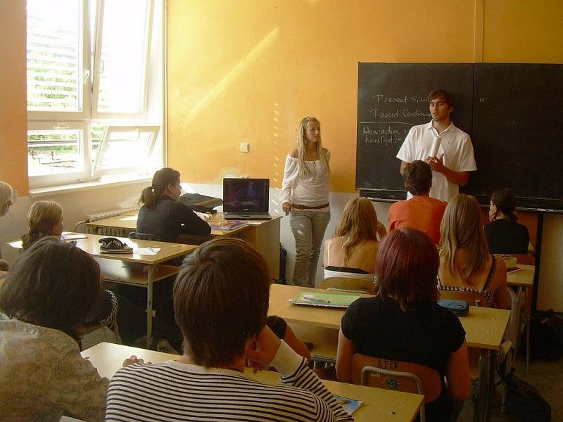 Studenstský projekt FUCK!NG ZEWLING představili studenti grafického designu na karlovarském gymnáziu.