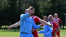 Kyselka porazila v Radošově Hájek (v modrém) 2:0.