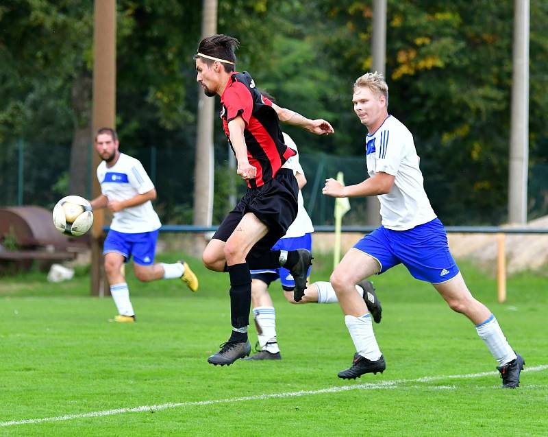 Fotbalisté Sadova neztratili prozatím v podzimní části III. třídy  ještě ani bod. O víkendu porazili ve svém třetím vystoupení 5:2 rezervu Chyše.