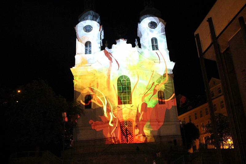 Festival světla VaryZáří, letos na počet 100. výročí vzniku státu.