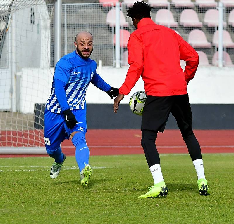 Nezapomenutelný fotbalový zážitek. Ten si připsaly na své konto v rámci projektu Kopeme za fotbal například ostrovský FK či kyselský SK. Oba týmy se totiž střetly právě s pražskou Slavií.