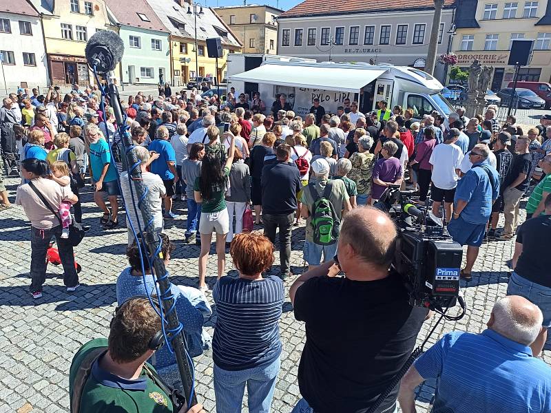 Turné Andreje Babiše po Karlovarském kraji. Zastávka v Toužimi.