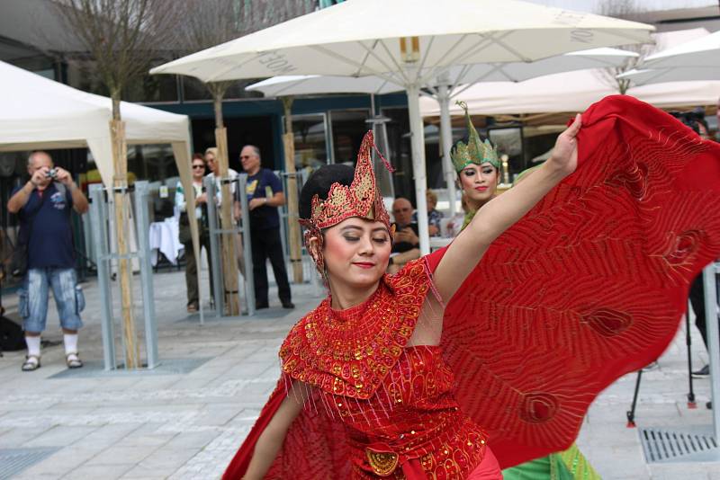 Folklorní festival - soubor z Indonésie