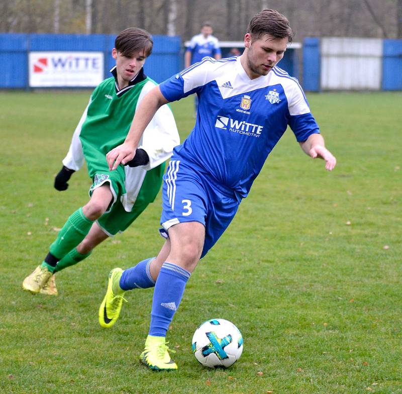 I když Vojkovice (v zeleném) během souboje s Nejdkem B dvakrát prohrávaly, nakonec se radovaly z výhry 3:2.