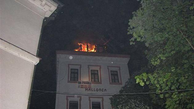 V bývalém hotelu Mallorka v noci z 24. na 25. června vypukl požár.