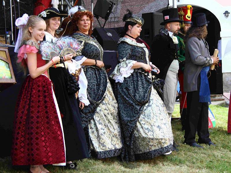Historické slavnosti v Bečově přilákaly tisíce lidí.