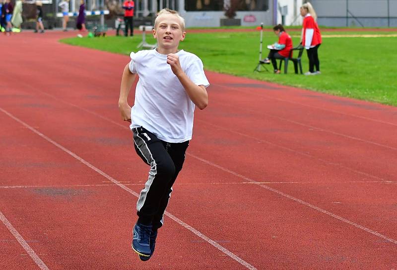 Karlovarské kontrolní závody uspořádal v týdnu na městském atletickém stadionu v lázeňském městě Triatlet Karlovy Vary.