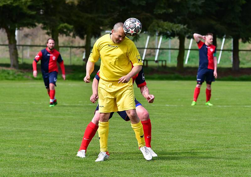 Dalovice (ve žlutém) zdolaly Útvinu 3:1.