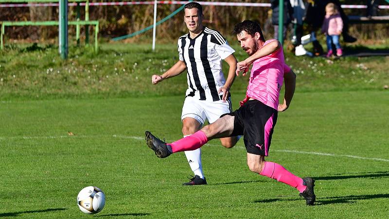 Fotbalisté Karlovy Vary-Dvory dosáhli v podzimní části již na sedmou výhru, když v dohrávce 6. kola I. A třídy porazili Skalnou 4:3.