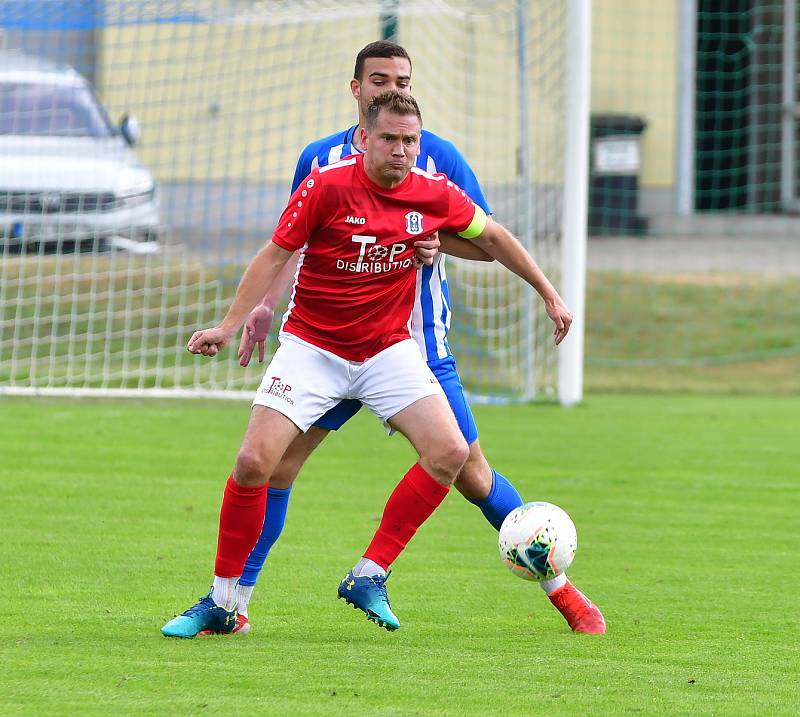 Fotbalisté Ostrova remizovali v předposledním kole s Českým Brodem 1:1, ale na záchranu v soutěži to nestačilo, jelikož Slaný obstál v derby s Kladnem, a definitivně tak ukončil šance ostrovského výběru na záchranu v divizní soutěži.