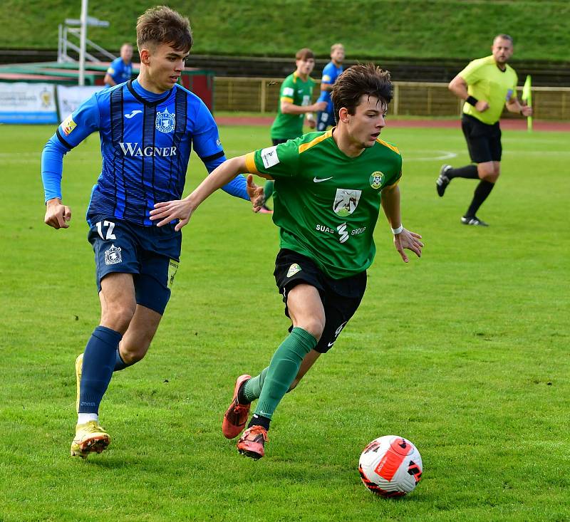 Fotbalisté Sokolova museli skousnout porážku 0:1 od Domažlic, kterou Chodům zařídil parádní trefou Jan zajíček.