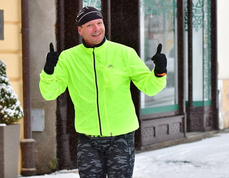 Dvanáctým dílem pokračoval o víkendu 20. ročník Zimního běžeckého poháru Kadaň. Tentokrát čekal závodníky, kterých se sešlo na startovním roštu 186, desetikilometrový Běh historickou Kadaní.