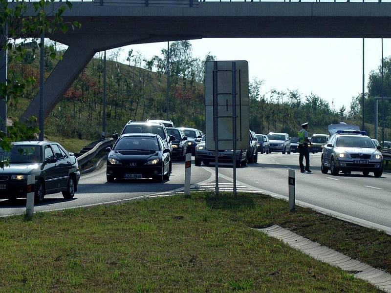 V neděli 20. září havaroval v Karlových Varech policista na služebním motocyklu