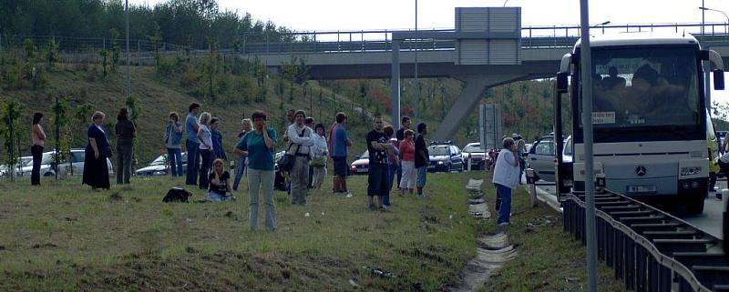 V neděli 20. září havaroval v Karlových Varech policista na služebním motocyklu