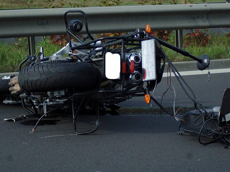 V neděli 20. září havaroval v Karlových Varech policista na služebním motocyklu