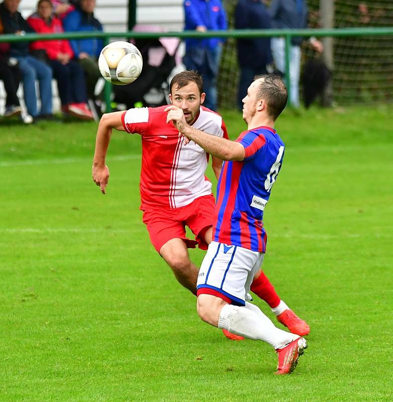 Západočeské derby přetavila v tříbodový zisk karlovarská Slavia, která porazila rezervu Viktorie Plzeň posilněnou o několik hráčů ligového A-týmu 1:0.