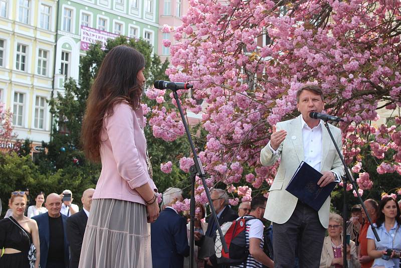 Dva roky se muselo lázeňské město obejít bez historického průvodu. Letos si to lidé užili.