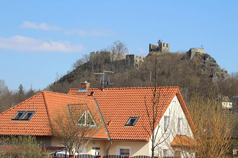 Zřícenina prochází postupnou sanací.