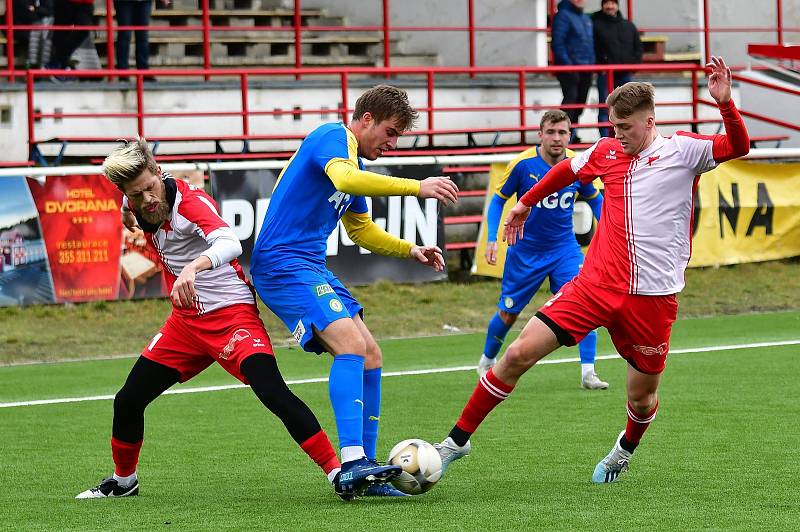 Karlovarskou Slavii čeká o víkendu, přesněji v neděli 14. června první přípravné utkání, kdy bude hostit ve Dvorech od 10.30 hodin v rámci derby Březovou.