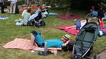 Prvorepublikový piknik v parku a soutěž o nejlepší bábovku.