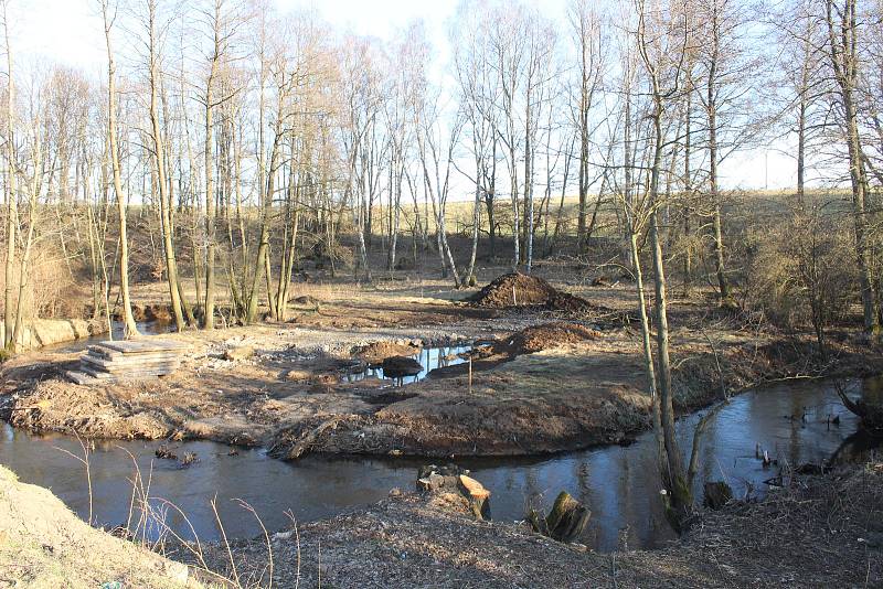 Firma už začala řešit napojení na své pozemky určené pro těžbu kaolínu. Padlo kvůli tomu několik stromů.