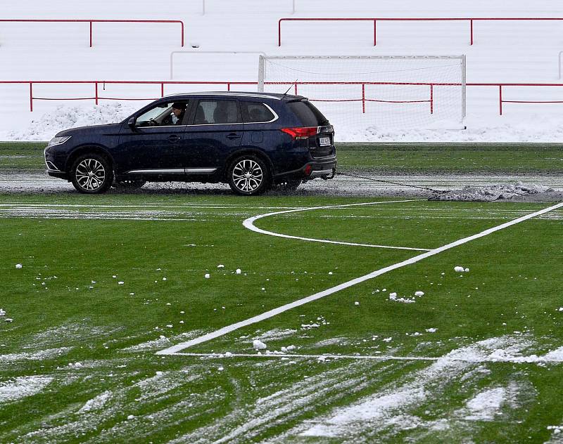 První prohra. V zimní přípravě poprvé karlovarská Slavia prohrála, když nestačila na Jiskru Domažlice, které podlehla 2:5.