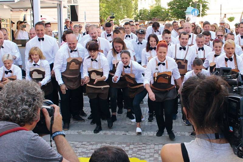 Běh vrchních měřil přibližně čtyři sta metrů a na startu  byly desítky účastníků