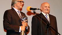 47. MFF Karlovy Vary. Josef Somr převzal Cenu prezidenta festivalu za přínos českému filmu.