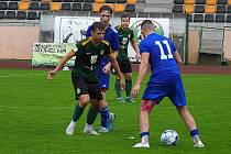Letní příprava: FK Baník Sokolov (na snímku fotbalisté v zelených dresech) - SK Černovice (modří) 3:3.