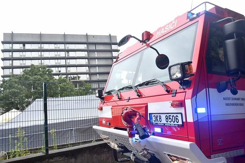 Ve staré části hotelu Thermal vypukl ve čtvrtek 26. 8. ráno požár, hořel tam zásobník na asfalt.