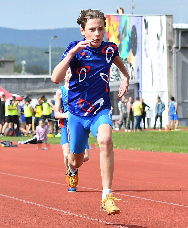 Atletický klub SC Start Karlovy Vary odstartoval ve středu 1. května novou sezonu Prvomájovými atletickými závody.