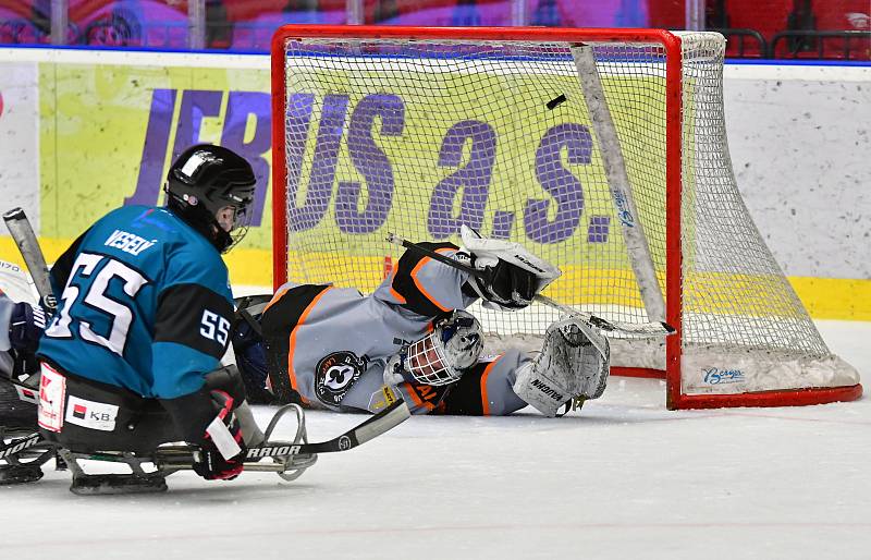 Para hokejisté SKV Sharks Karlovy Vary uhájili para hokejový trůn. V KV Aréně obstál nejlepší tým základní části i ve druhé finálové bitvě, ve které slavil výhru 6:3 nad Zlínem.