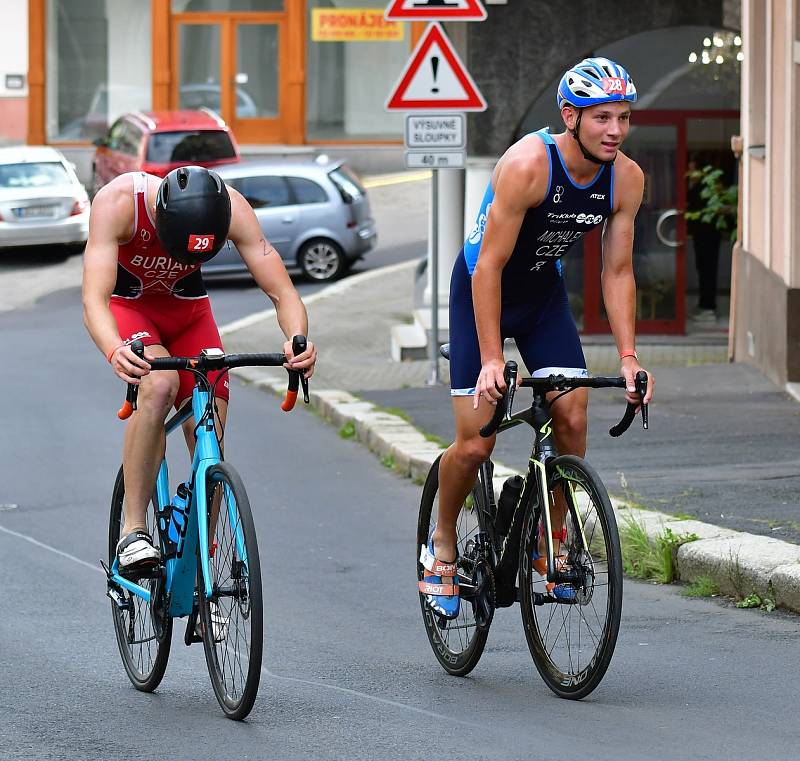 Poklidné lázeňské centrum Karlových Varů opět ožilo triatlonem. V sobotu 11. září se tu konal Český pohár v olympijském triatlonu.