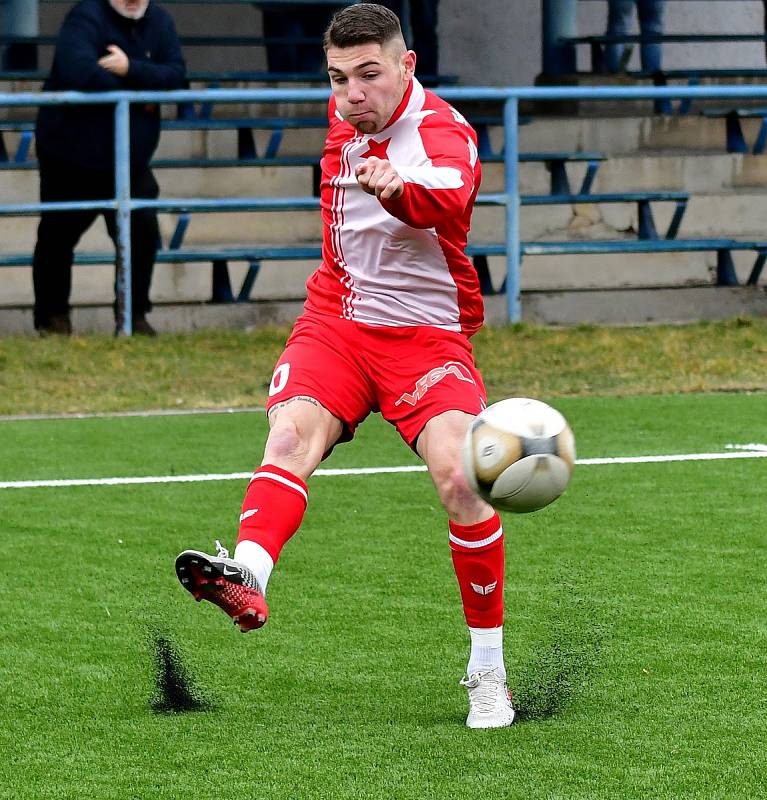 Karlovarská Slavia soupeři z hlavního města zatápěla především v prvním poločase, kdy vstřelila tři branky a nastřelila tyčku a také břevno, když nakonec dosáhla na  výsledek 3:3.