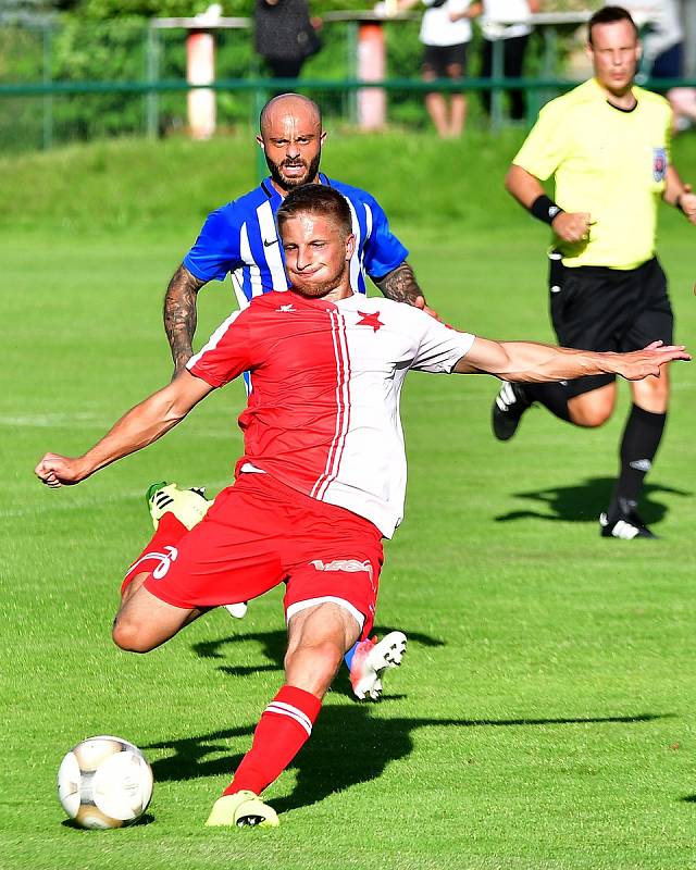 Druhý třetiligový účastník dnes prověří fotbalisty divizního ostrovského FK. Po karlovarské Slavii, se kterou Ostrov remizoval 2:2, se dnes představí od 18 hodin na půdě Sokolova.