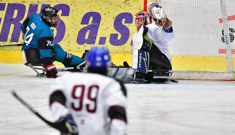 Para hokejisté SKV Sharks Karlovy Vary v souboji s pražskou Spartou urvali vysokou výhru 8:1.