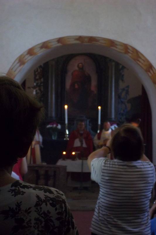 Kostel Svatého Jakuba v Ostrově se dočkal znovu vysvěcení. Slavnostního ceremoniálu se ujal plzeňský biskup Tomáš Holub.