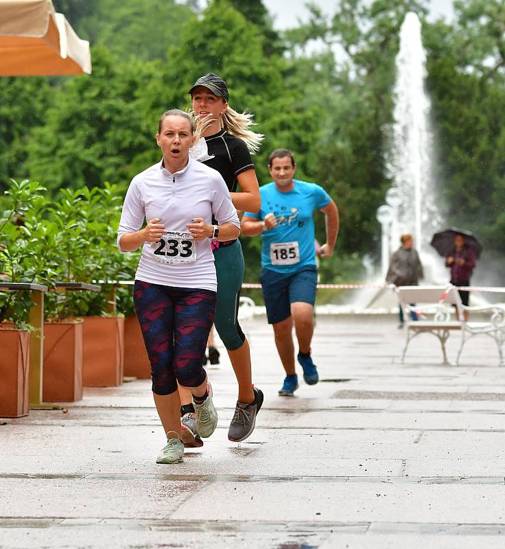 Desátý ročník SpaRun Mariánské Lázně ovládli plzeňský Pavel Štěpáník a německá běžkyně Kerstin Schmidt.