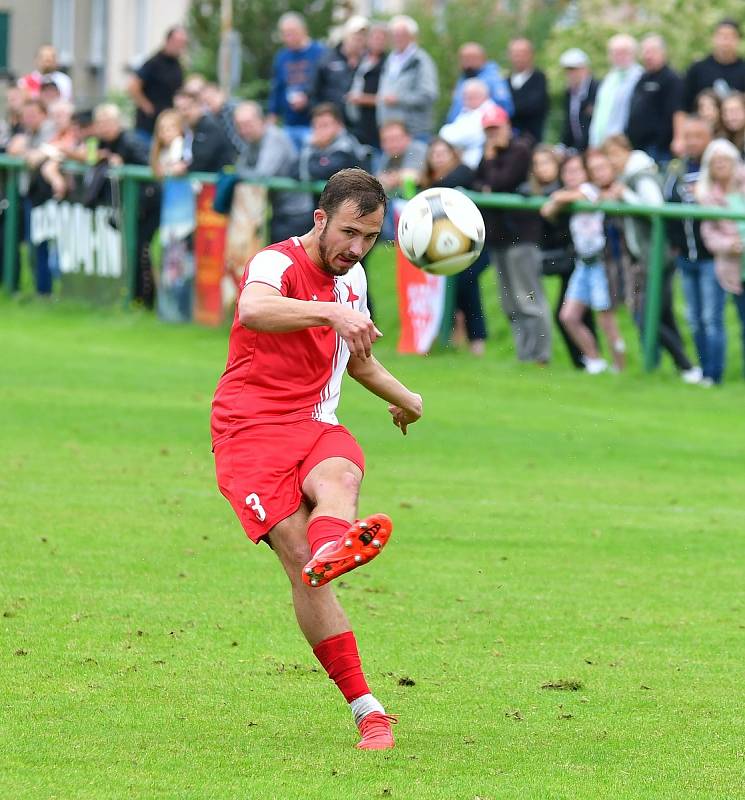 Tři body urvala v souboji s rezervou pražské Slavie fotbalová družina trenéra Mariána Geňa, která slavila výhru 2:1.