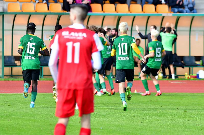 Sokolov porazil v třetiligovém derby karlovarskou Slavii 3:1.