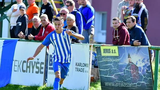 Fotbalisté Ostrova uspěli na půdě Dvorů, kde vydolovali vítězství 2:1.