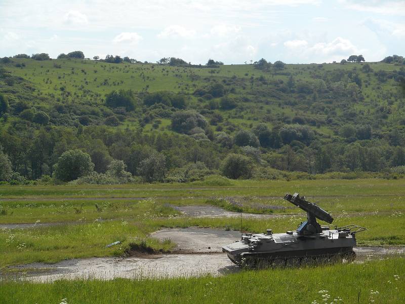 Vojáci z protiletadlového pluku ve Strakonicích se ve středu rozloučili se starými raketovými komplety typu Strela-10.