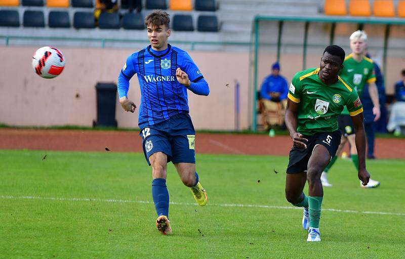 Fotbalisté Sokolova museli skousnout porážku 0:1 od Domažlic, kterou Chodům zařídil parádní trefou Jan zajíček.