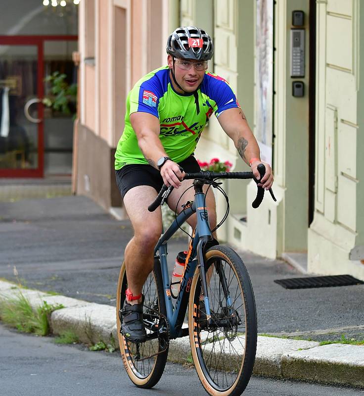 Poklidné lázeňské centrum Karlových Varů opět ožilo triatlonem. V sobotu 11. září se tu konal Český pohár v olympijském triatlonu.