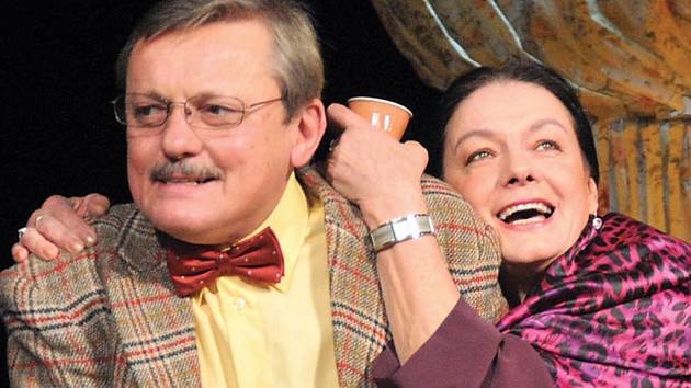 Svatopluk Skopal se svou manželkou, herečkou Lenkou Skopalovou, v poslední době hraje v mimořádně úspěšném představení komedie Erica Assouse Příbuzné si nevybíráme.
