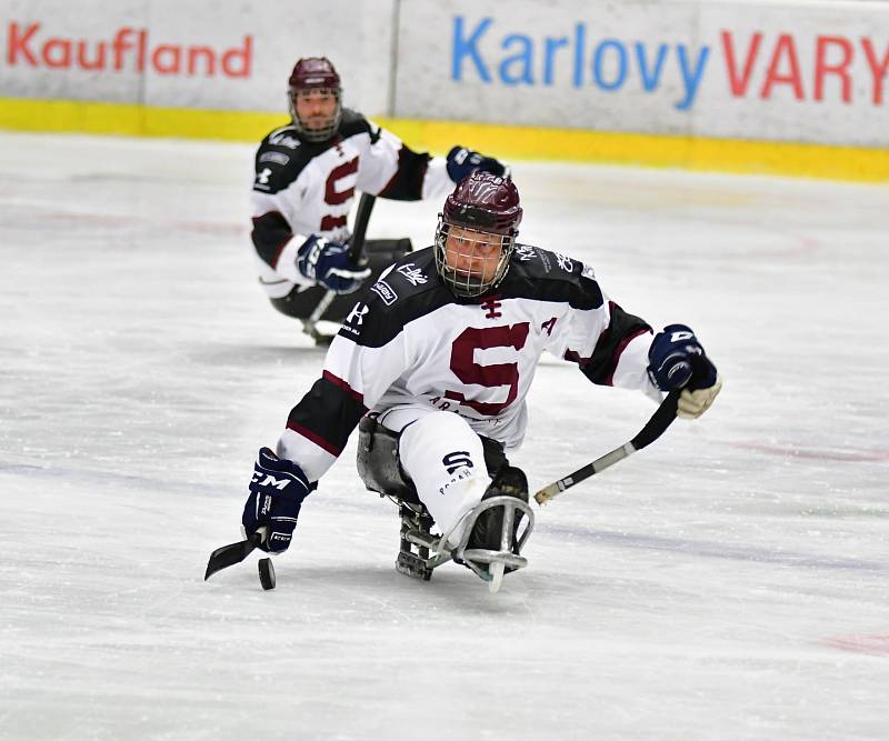 Para hokejisté SKV Sharks Karlovy Vary v souboji s pražskou Spartou urvali vysokou výhru 8:1.