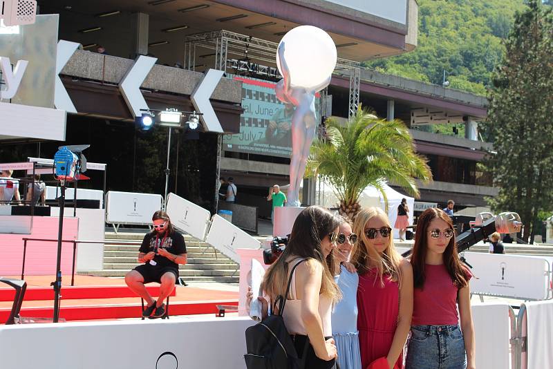 Letošnímu ročníku filmového festivalu přeje slunečné počasí a opět velký počet návštěvníků.
