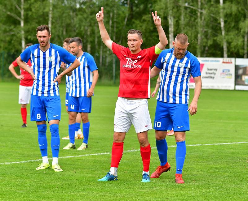 Fotbalisté Ostrova remizovali v předposledním kole s Českým Brodem 1:1, ale na záchranu v soutěži to nestačilo, jelikož Slaný obstál v derby s Kladnem, a definitivně tak ukončil šance ostrovského výběru na záchranu v divizní soutěži.