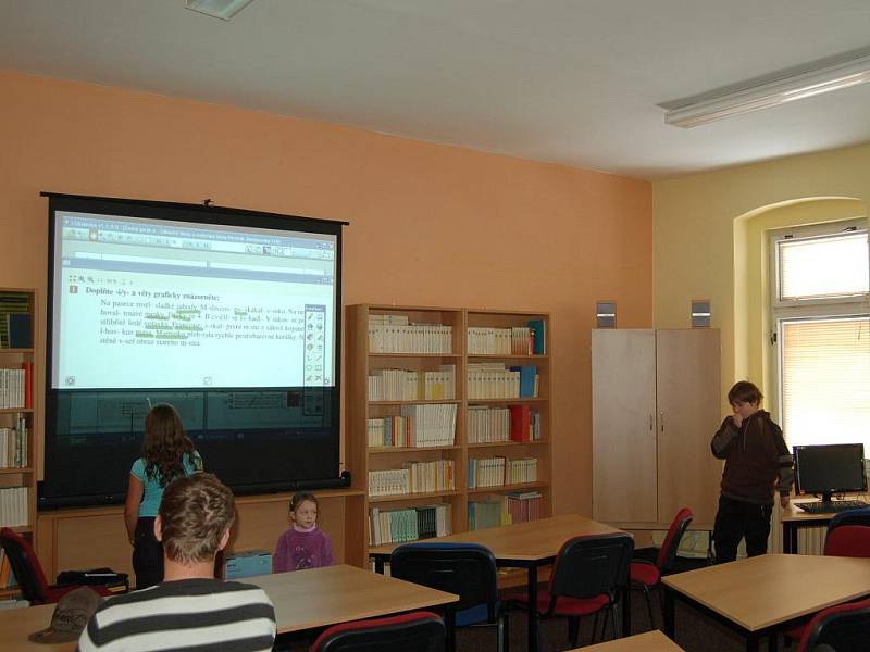 V Perninku se slavilo 75 let od vzniku české školy. Lidé si mohli prohlédnout vybavení školy a byl připraven i kulturní program.