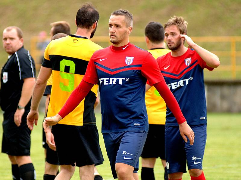 Olympie Březová (ve žluto-černém) si poradila se Soběslaví poměrem 6:1.